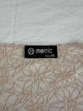 गैलरी व्यूवर में इमेज लोड करें, Merric shawl: Size 14

