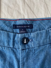 गैलरी व्यूवर में इमेज लोड करें, Tommy Hilfiger shorts: Size 8
