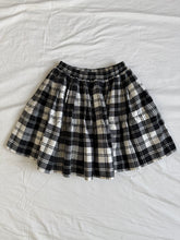 Lade das Bild in den Galerie-Viewer, Tartan skirt: Size XS
