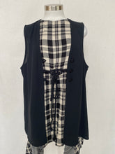 Load image into Gallery viewer, Impressions vest: Size 16
