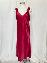 Load image into Gallery viewer, Satin dress: Size S

