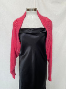 Goelia shrug: Size M