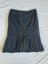 Load image into Gallery viewer, Verge skirt: Size 12
