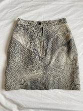 Lade das Bild in den Galerie-Viewer, Leather skirt: Size XS
