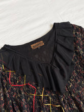 Cargar imagen en el visor de la galería, Rosary blouse: Size M
