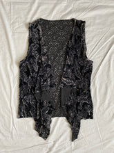 Load image into Gallery viewer, Velvet vest: Size M
