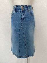 Load image into Gallery viewer, CDF skirt: Size 8
