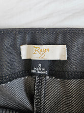 Load image into Gallery viewer, Reign pants: Size 8
