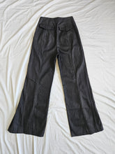 Load image into Gallery viewer, Reign pants: Size 8
