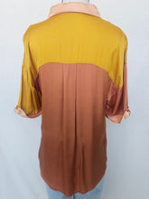 Load image into Gallery viewer, Nine lives bazaar shirt: Size 8
