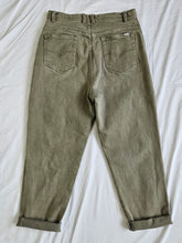 Load image into Gallery viewer, Gloria Vanderbilt jeans: Size 12
