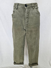 Load image into Gallery viewer, Gloria Vanderbilt jeans: Size 12
