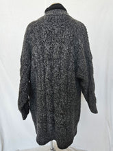Load image into Gallery viewer, Handmade cardigan: free size
