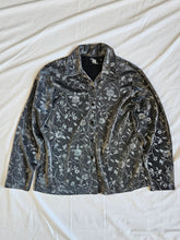 Load image into Gallery viewer, Daisy Designs shirt: Size L

