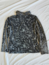Load image into Gallery viewer, Daisy Designs shirt: Size L
