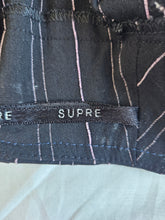 Load image into Gallery viewer, Supre pants: Size 6

