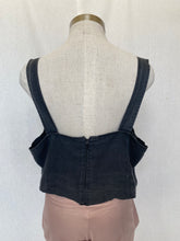 Load image into Gallery viewer, Vamp top: Size 16
