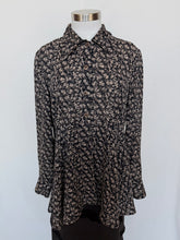 Cargar imagen en el visor de la galería, Cassa shirt: Size 10
