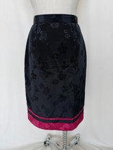 Load image into Gallery viewer, Metro skirt: Size 8
