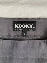 Load image into Gallery viewer, Kooky skirt: Size 10
