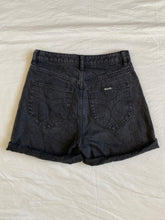 Load image into Gallery viewer, Rolla’s shorts: Size 9/27
