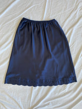 Load image into Gallery viewer, Marks &amp; Spencer skirt: Size 20-22
