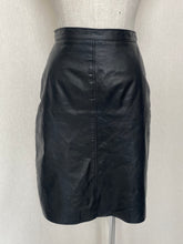 Load image into Gallery viewer, H&amp;D skirt: Size S
