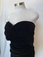 Lade das Bild in den Galerie-Viewer, Chrissy R dress: Size 8
