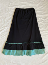Load image into Gallery viewer, Cachet skirt: Size 10

