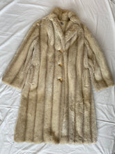 Load image into Gallery viewer, Fur coat: Size 14

