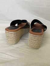 Load image into Gallery viewer, Cumbia shoes: Size 37
