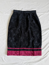 Load image into Gallery viewer, Metro skirt: Size 8
