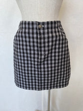 Load image into Gallery viewer, Hollister skirt: Size 8
