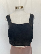 Load image into Gallery viewer, Vamp top: Size 16
