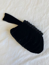 Load image into Gallery viewer, Velvet purse
