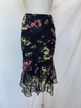 Lade das Bild in den Galerie-Viewer, Y2K Garage skirt: Size S
