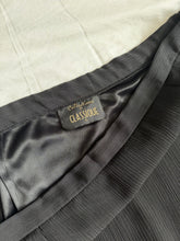 Load image into Gallery viewer, Classique skirt: Size 16
