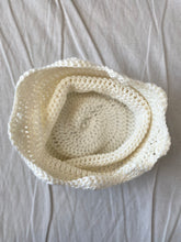 Cargar imagen en el visor de la galería, Crochet skull-cap
