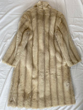 Load image into Gallery viewer, Fur coat: Size 14
