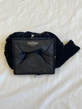 Load image into Gallery viewer, Velvet purse

