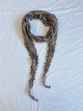 Lade das Bild in den Galerie-Viewer, Handmade scarf
