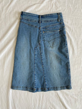 Load image into Gallery viewer, CDF skirt: Size 8
