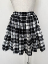 Lade das Bild in den Galerie-Viewer, Tartan skirt: Size XS
