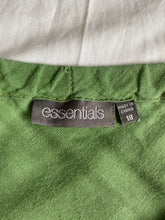 Load image into Gallery viewer, Essentials skirt: Size 18
