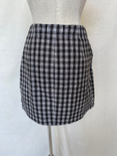 Load image into Gallery viewer, Hollister skirt: Size 8
