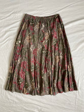 Load image into Gallery viewer, Floral skirt: Size 10-12
