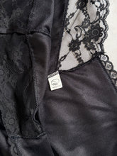 Load image into Gallery viewer, Vintage cami: Size 12
