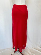 Load image into Gallery viewer, Classique skirt: Size 10
