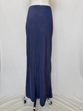 Load image into Gallery viewer, Ginger skirt: Size 22
