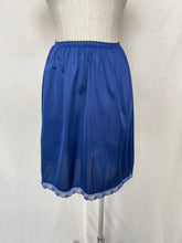 Load image into Gallery viewer, Bendon skirt: Size L
